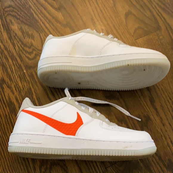 Gently worn Air Force 1 - Picture 3 of 4